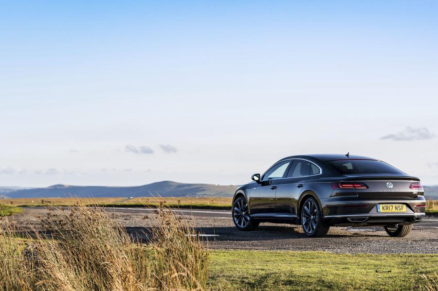  Volkswagen Arteon 4Motion Elegance 2017 года  (UK) (фото 25 из 41)